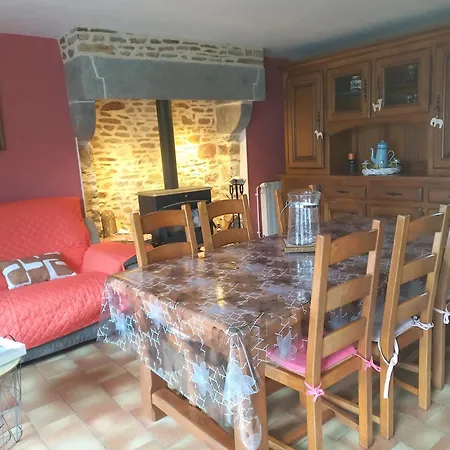 Guillousou Holiday home